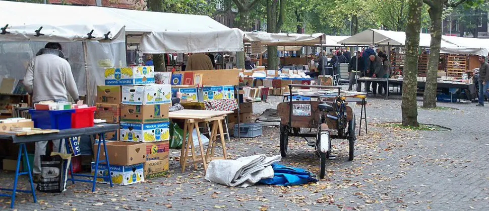 Foto: Mercado de libros en la Plaza Spui